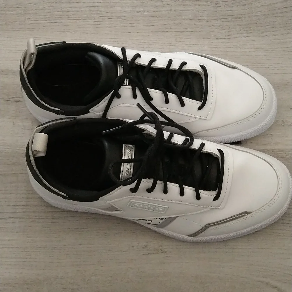 Adidas shoes - Picture 2 of 4